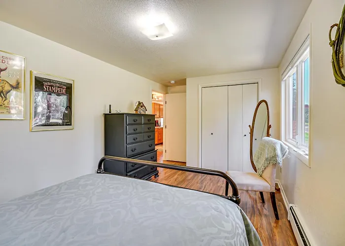 Downtown Getaway - Near Buffalo Bill Center!