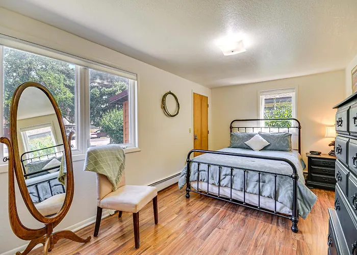 Downtown Getaway - Near Buffalo Bill Center! Holiday home *