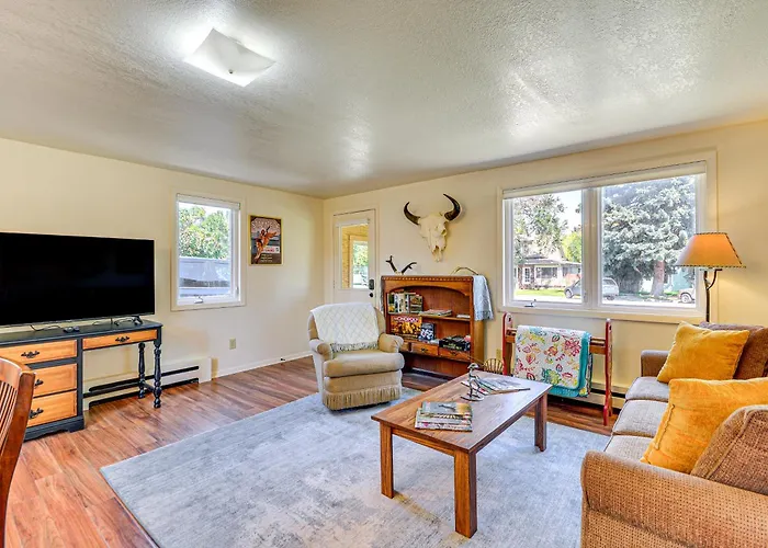 Downtown Getaway - Near Buffalo Bill Center! *