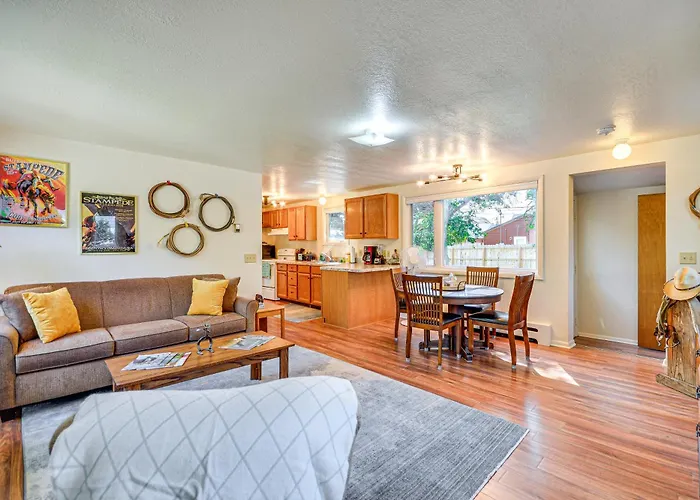 Downtown Getaway - Near Buffalo Bill Center! Holiday home *
